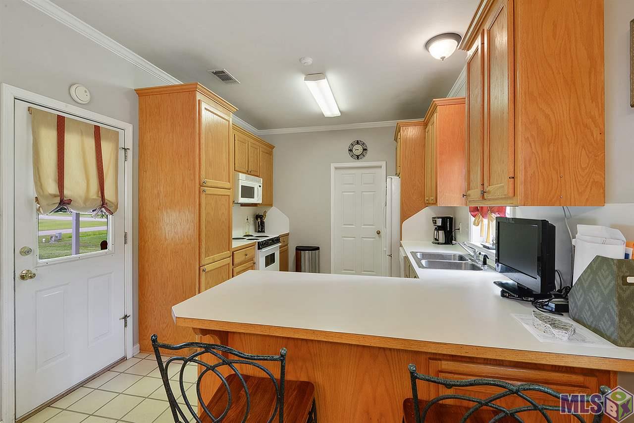 10774 Crossover Road Denham Springs, LA 70726 - Photo 5 of 11 Kitchen