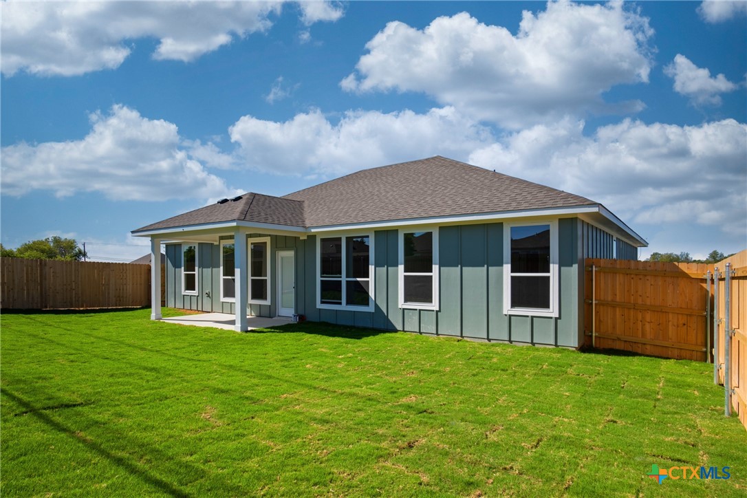 1013 Lago Azul Lane Temple, TX 76504 - Photo 28 of 32 a view of a house with a yard and sitting area