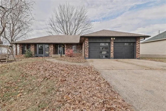 $315,000 | 805 Northeast 2nd Street, Blue Springs, MO 64014