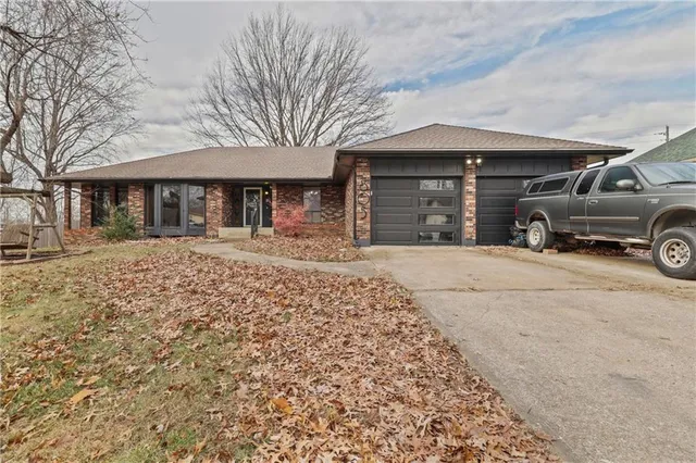 $315,000 | 805 Northeast 2nd Street, Blue Springs, MO 64014