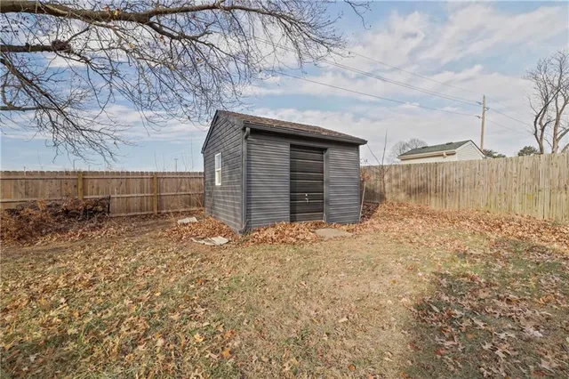 $315,000 | 805 Northeast 2nd Street, Blue Springs, MO 64014