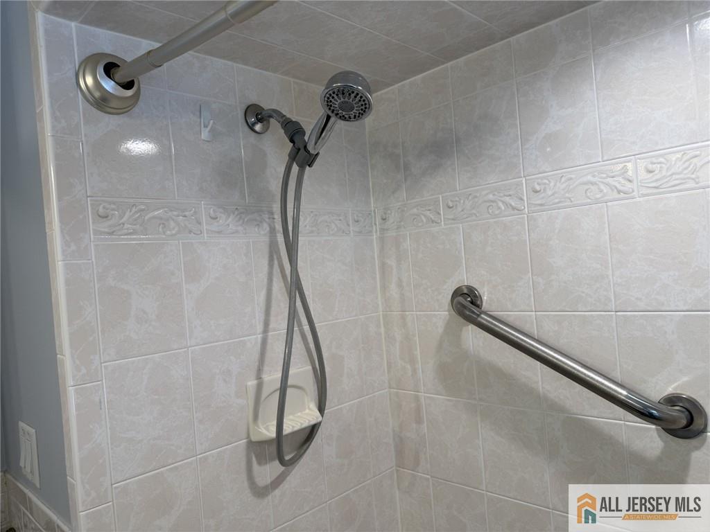 170 Prospect Avenue Edison, NJ 08817 - Photo 24 of 45