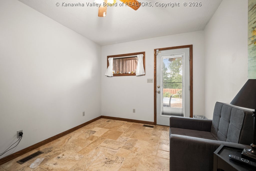 2067 Smith Road Charleston, WV 25314 - Photo 10 of 43 Gallery Image 10
