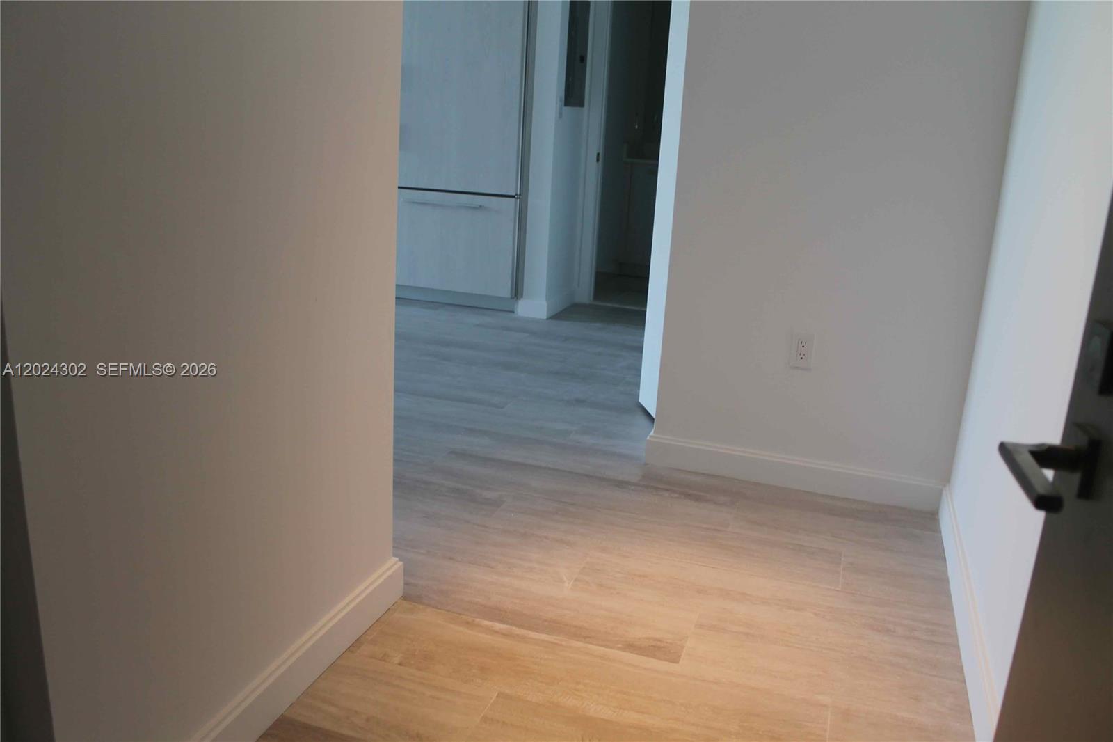 45 Southwest 9th Street, Unit 2109 Miami, FL 33130 - Photo 9 of 40 a view of an empty room