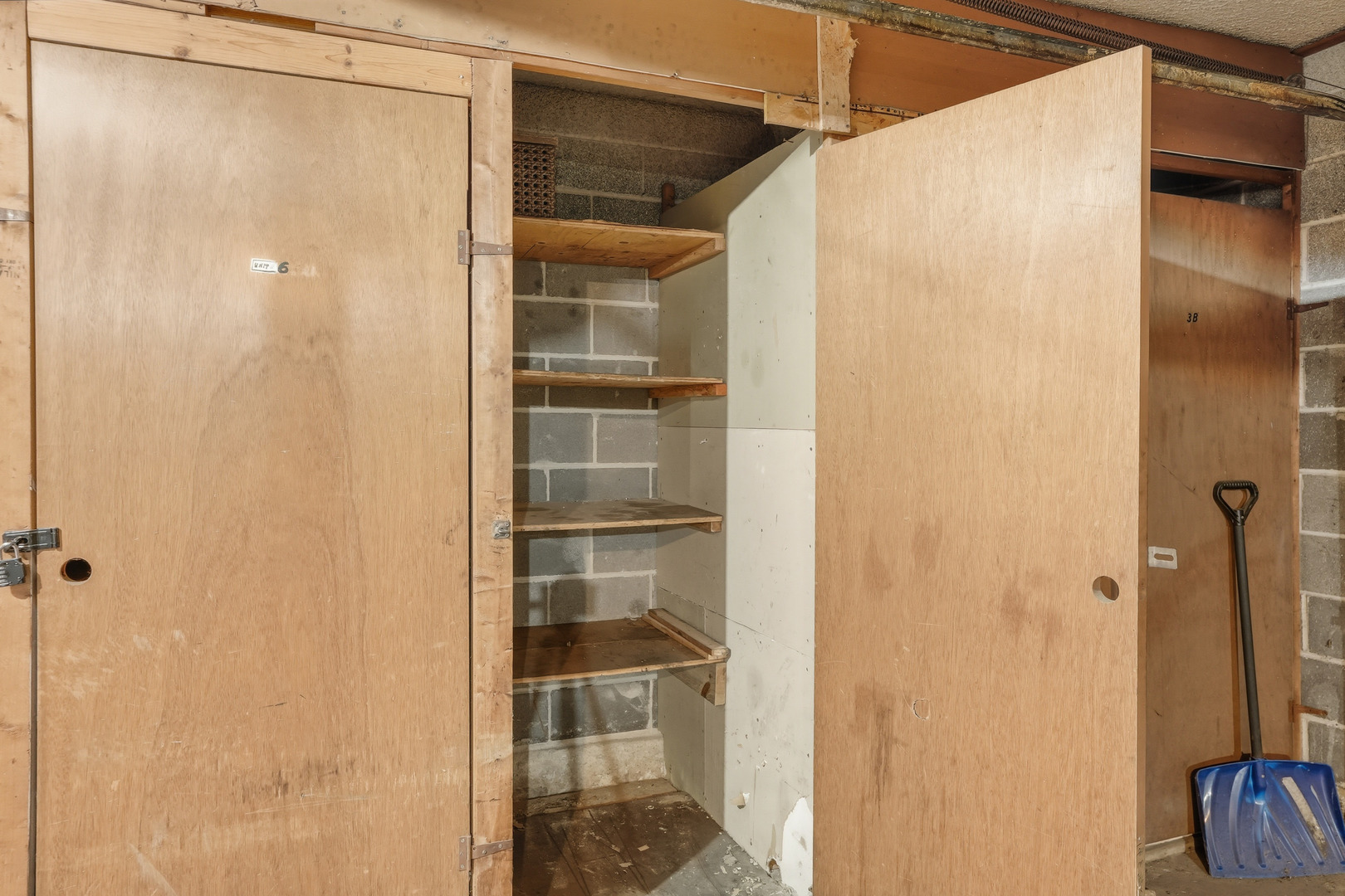 9708 Nottingham Avenue, Unit 9 Chicago Ridge, IL 60415 - Photo 16 of 26 a bathroom with a shower