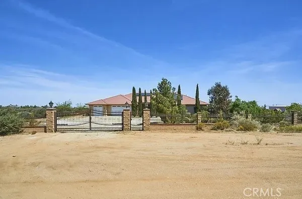 a view of houses with a outdoor space