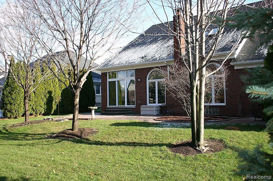 46561 West Ridge Drive Macomb, MI 48044 - Photo 32 of 34 BACKYARD 1