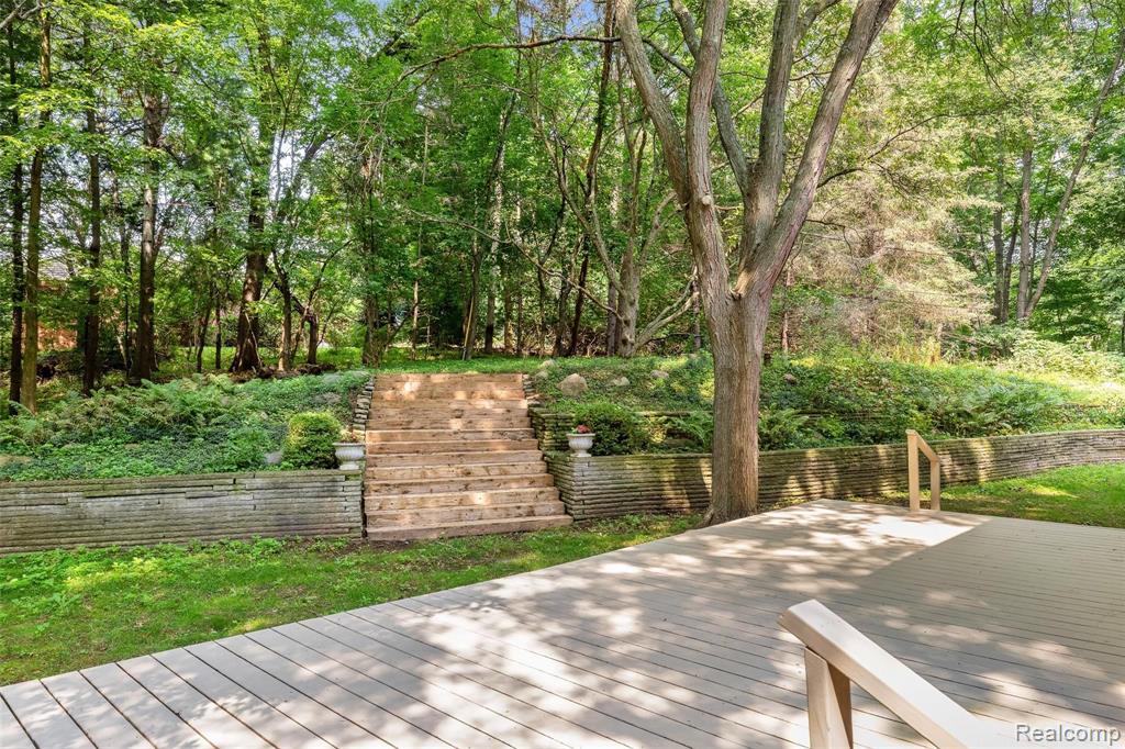 2504 New England Drive Rochester Hills, MI 48309 - Photo 15 of 47