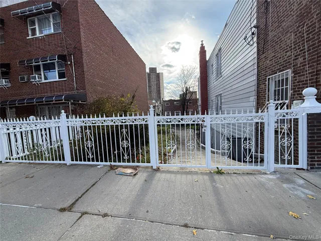 $1,350,000 | 822 East 215th Street | Williamsbridge