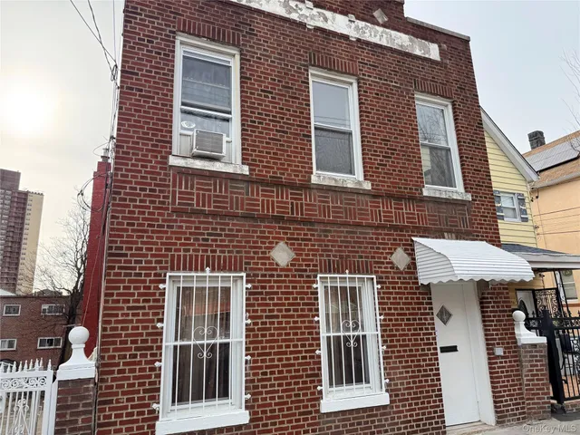 $1,350,000 | 822 East 215th Street | Williamsbridge
