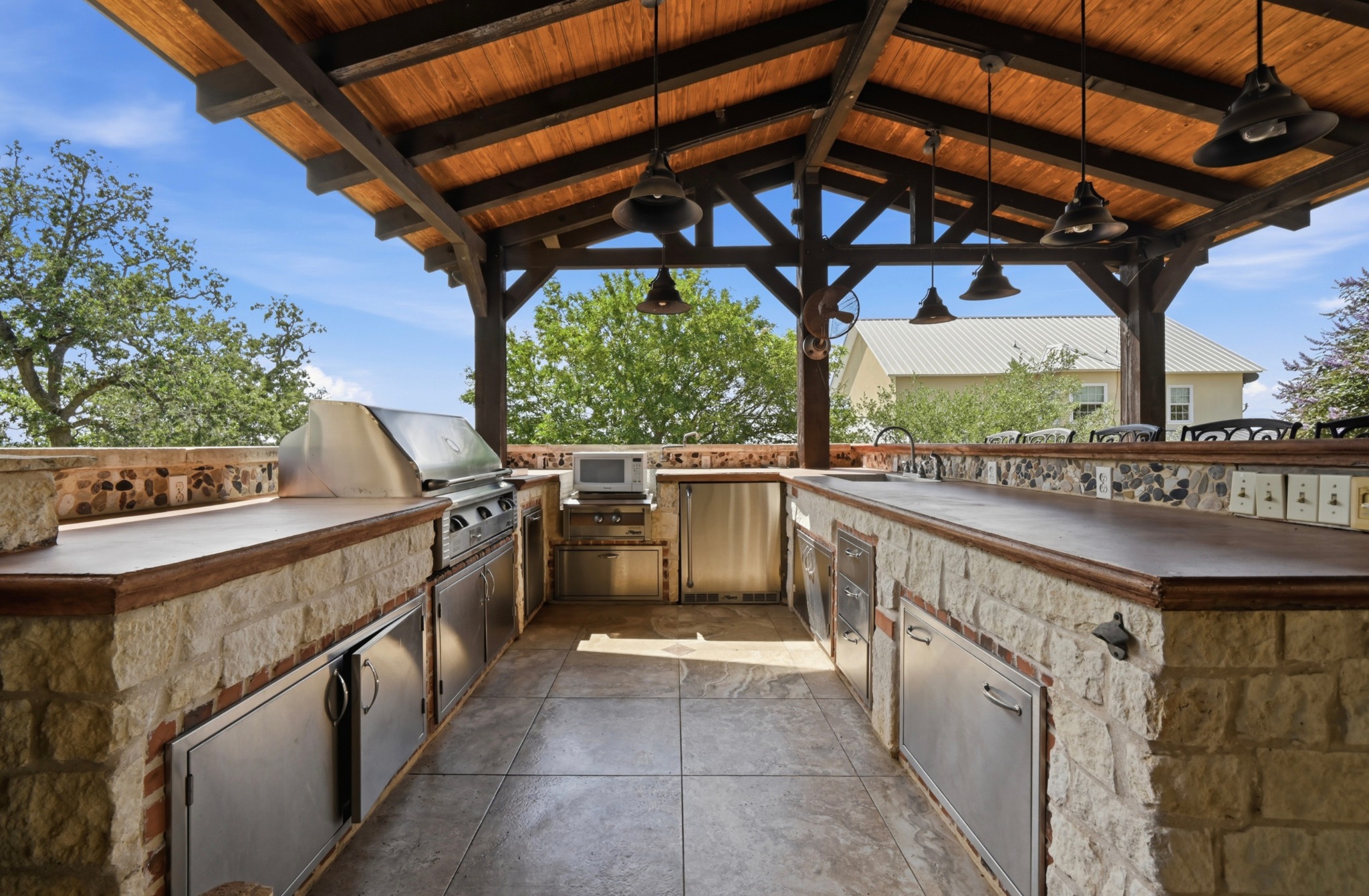 1175 Southern Way Luling, TX 78648 - Photo 39 of 40 An inviting outdoor kitchen area with a built-in grill and ample counter space for entertaining.