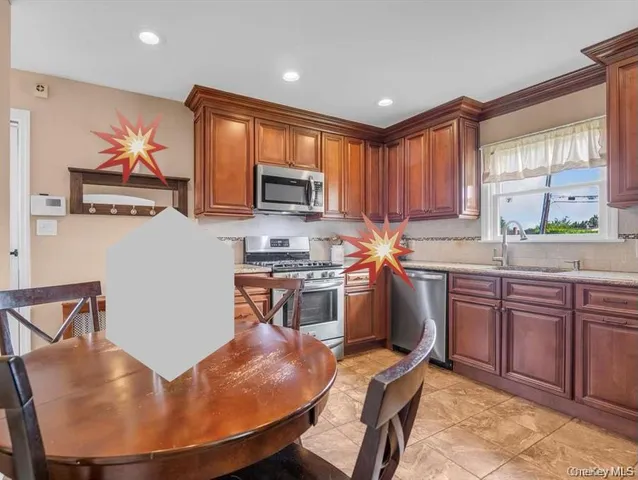 $5,499 | 91 7th Street, Hicksville, NY 11801