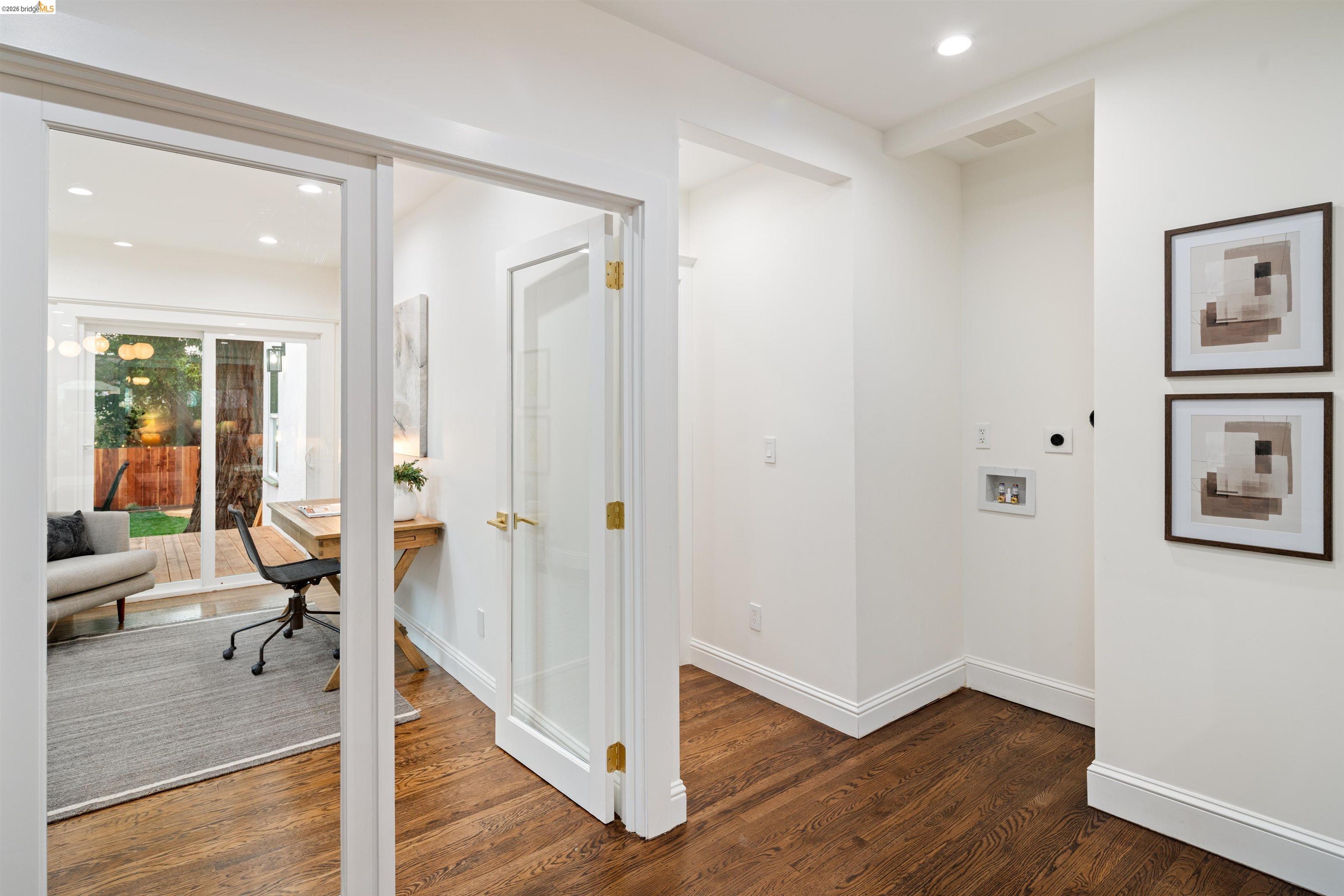 820 Key Rte Boulevard Albany, CA 94706 - Photo 17 of 48 a view of a livingroom with wooden floor and furniture