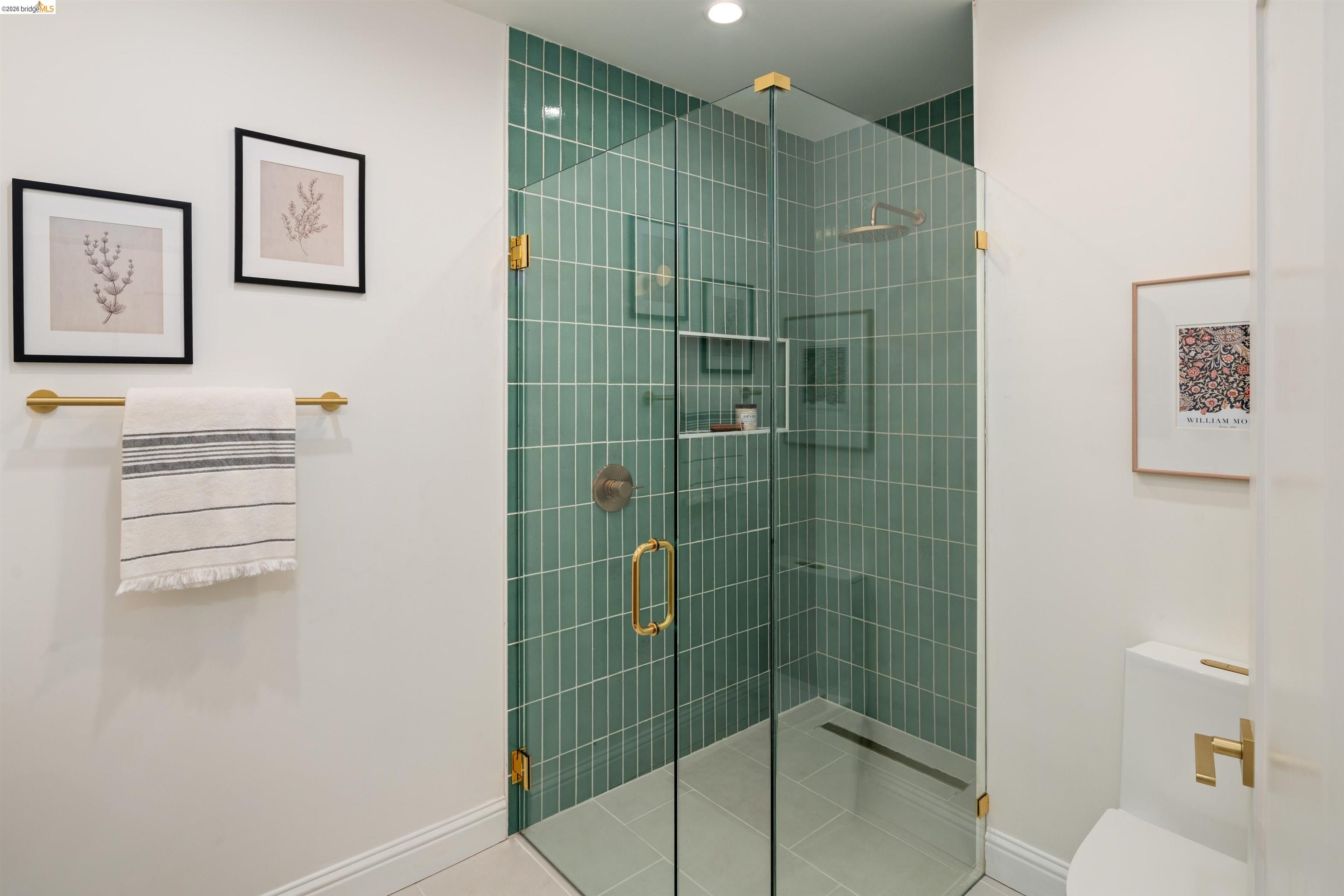 820 Key Rte Boulevard Albany, CA 94706 - Photo 24 of 48 a bathroom with a shower