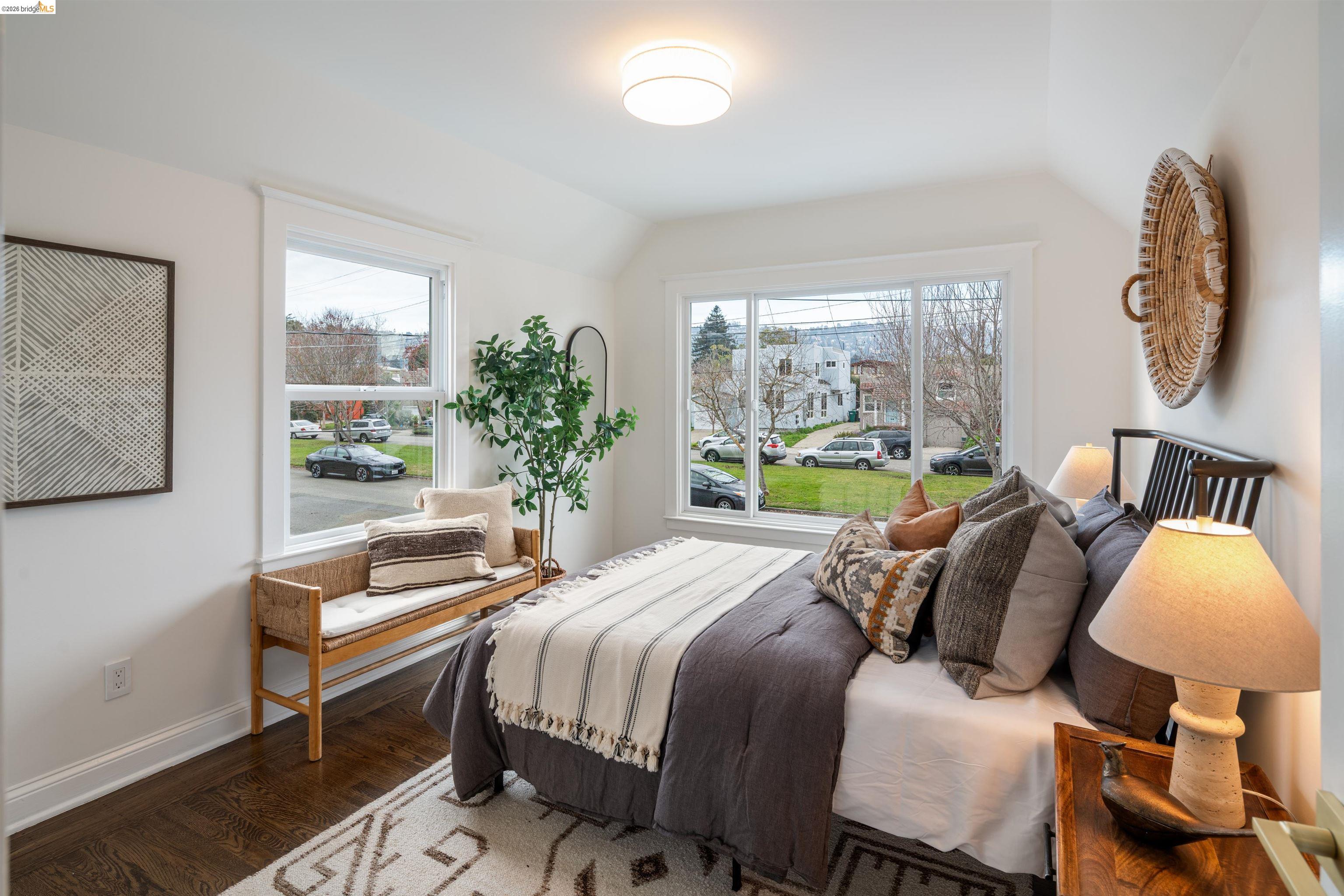 820 Key Rte Boulevard Albany, CA 94706 - Photo 28 of 48 a bedroom with a bed lamps and window