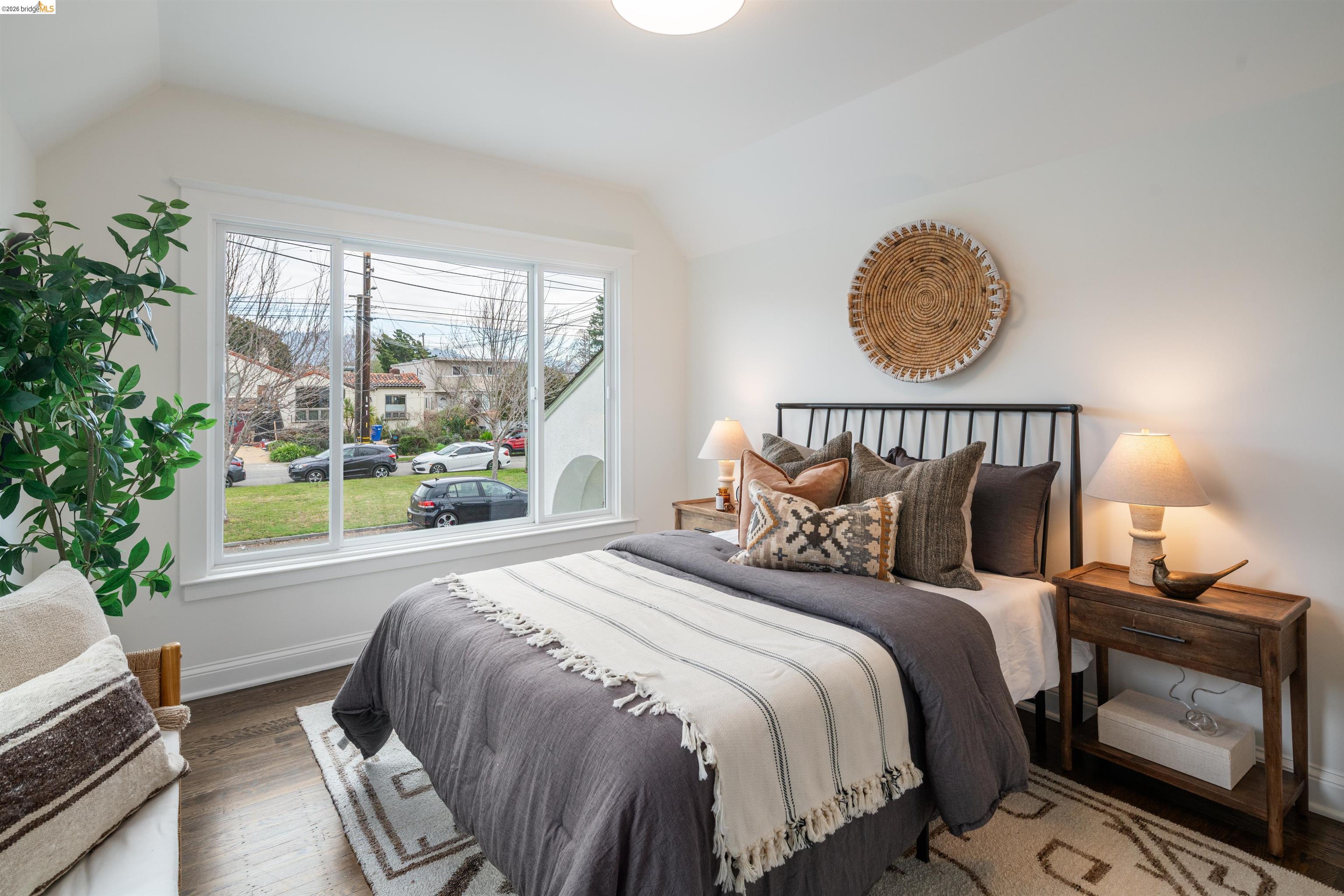 820 Key Rte Boulevard Albany, CA 94706 - Photo 29 of 48 a bedroom with a bed and window