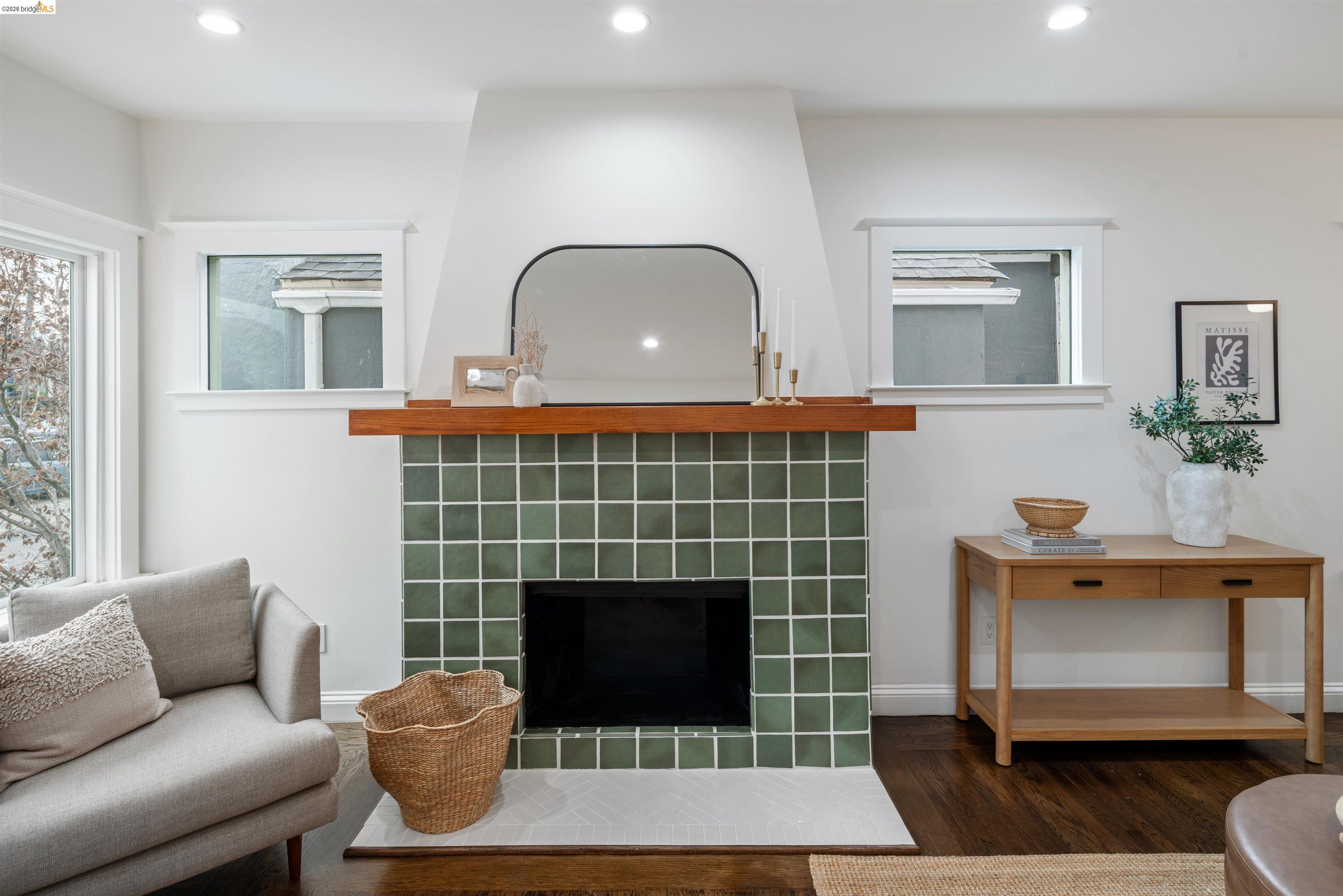 820 Key Rte Boulevard Albany, CA 94706 - Photo 5 of 48 a bathroom with a toilet a sink and a mirror
