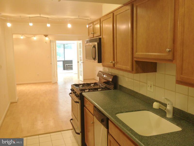 3901 Tunlaw Road Northwest, Unit 401 Washington, DC 20007 - Photo 6 of 16