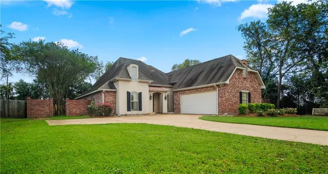 $445,000 | 6513 Bayou Crossing Drive, Alexandria, LA 71303