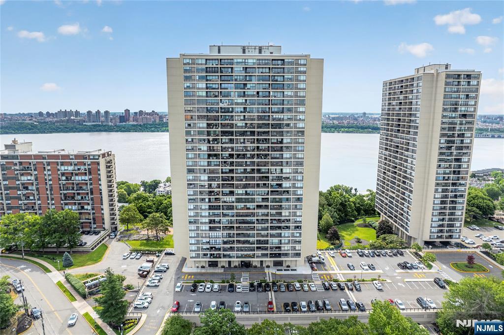 6 Horizon Road, Unit 602 Fort Lee, NJ 07024 - Photo 4 of 35