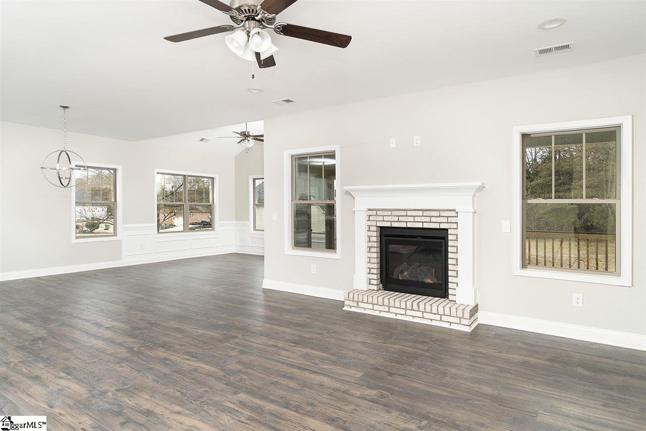 9 Peaceful Court Fountain Inn, SC 29644 - Photo 8 of 30 Gallery Image 8