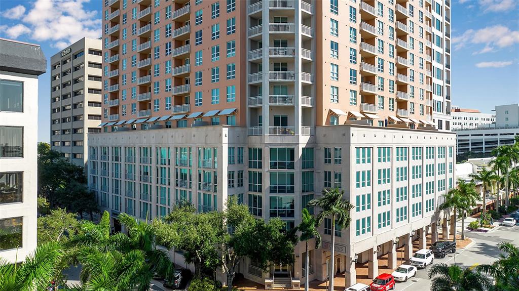1350 Main Street, Unit 707 Sarasota, FL 34236 - Photo 3 of 68 front view of a building