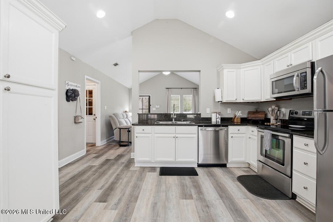 119 Hemingway Drive Sumrall, MS 39482 - Photo 9 of 21 9. Kitchen View 2
