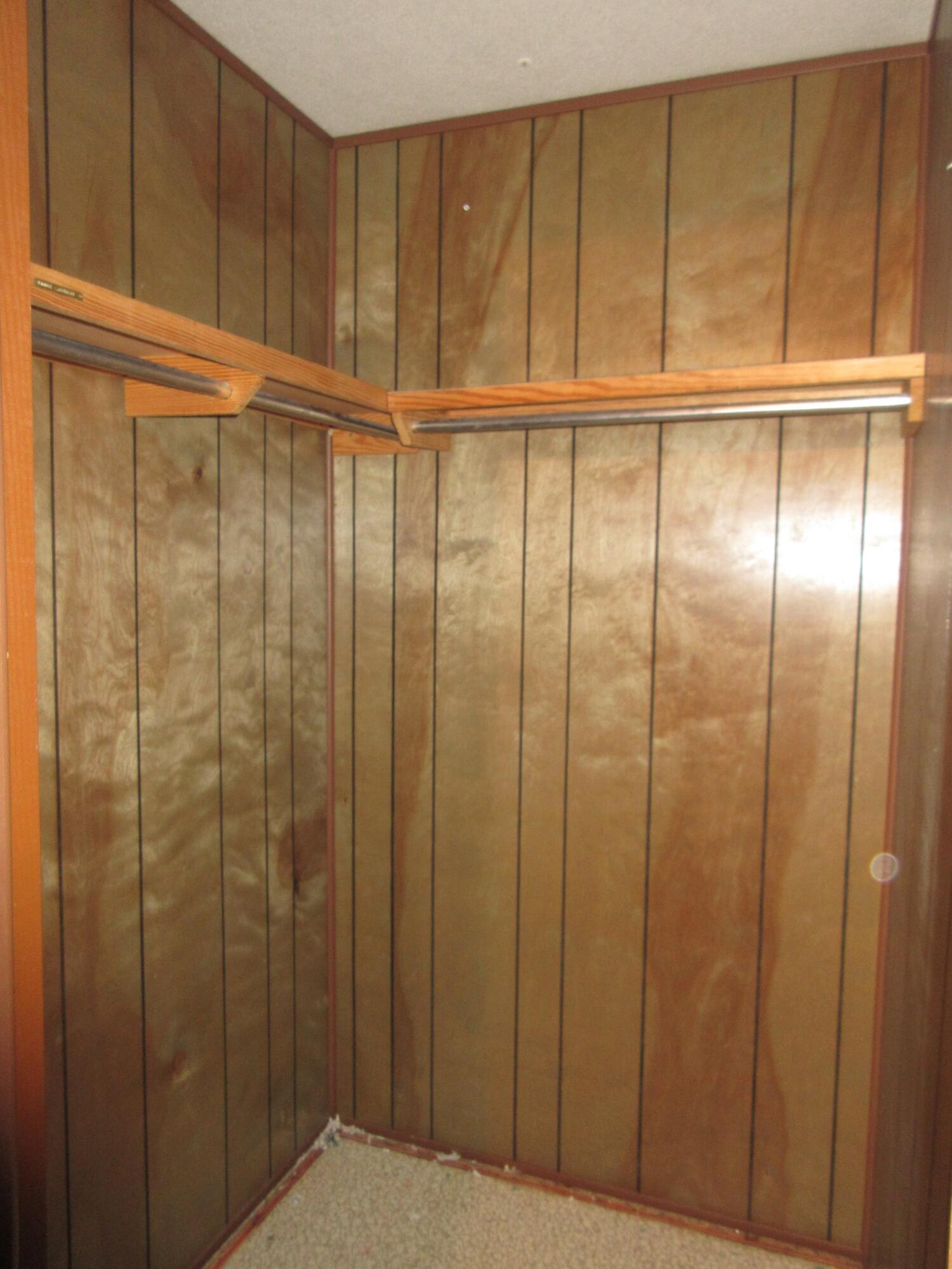1161 Wahoo Valley Road Kingsport, TN 37663 - Photo 10 of 32 M BR Closet