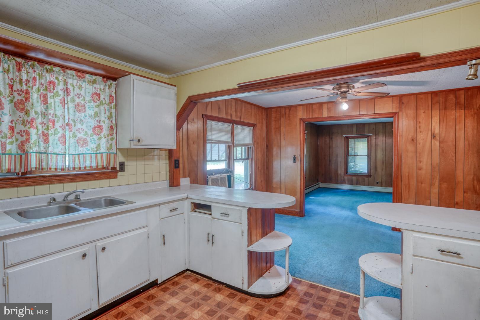 11599 Kibler Road Greensboro, MD 21639 - Photo 39 of 47 MAIN HOUSE KITCHEN AND DINING