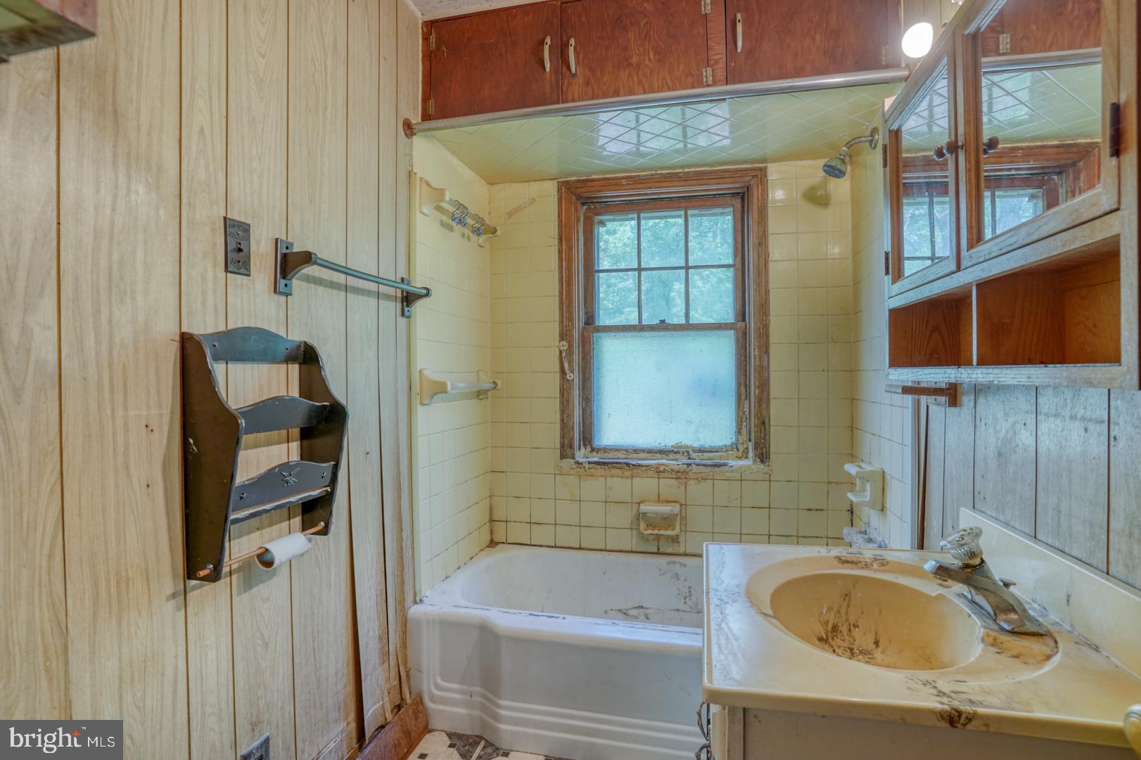 11599 Kibler Road Greensboro, MD 21639 - Photo 43 of 47 MAIN HOUSE FULL BATH