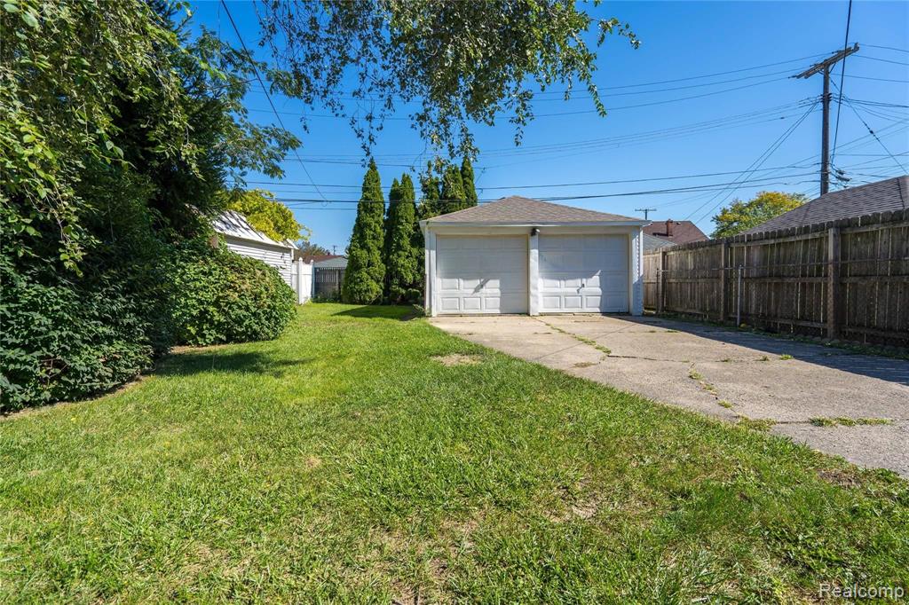 24844 Landau Center Line, MI 48015 - Photo 3 of 58