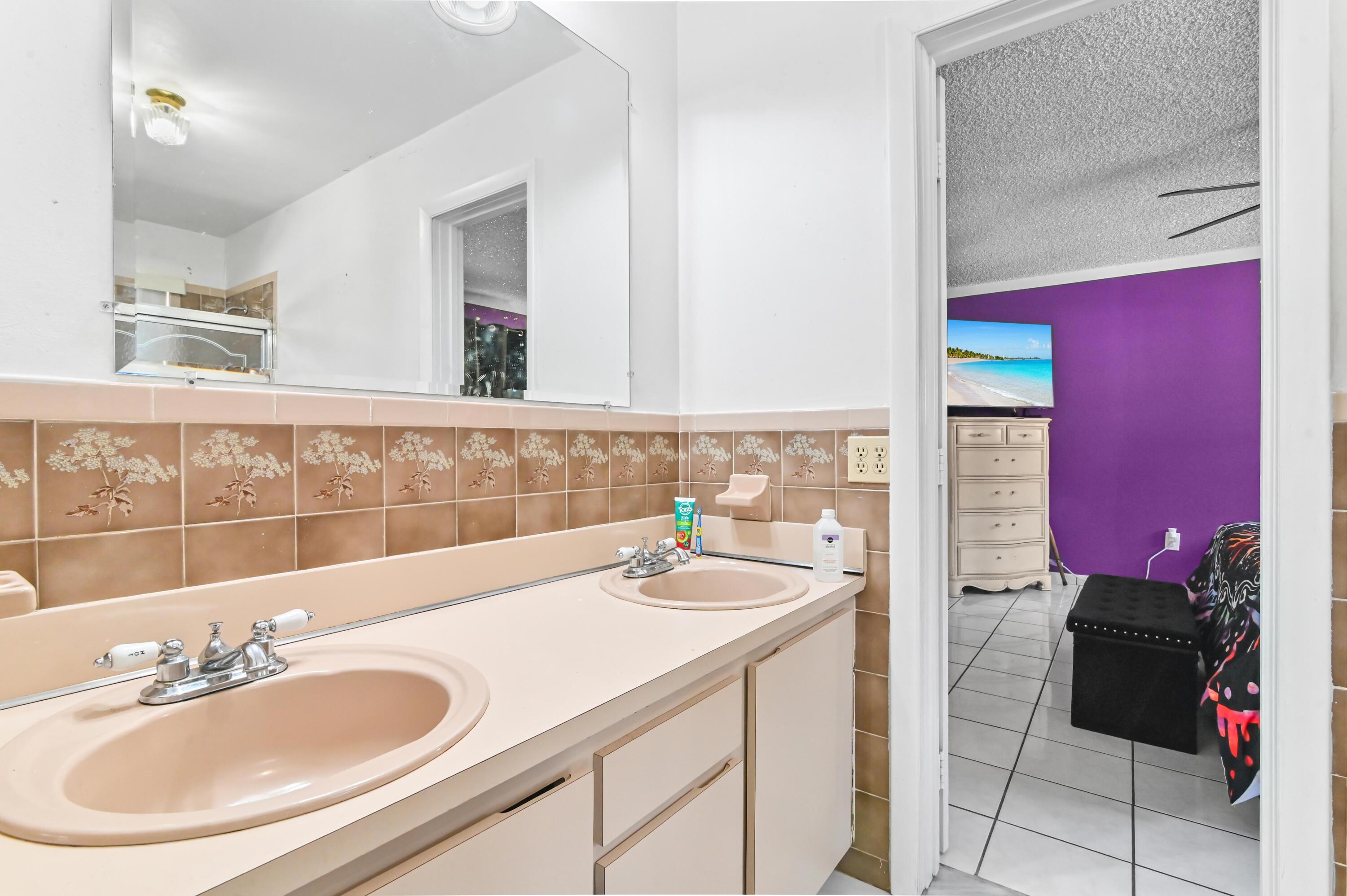 7337 Southwest 21st Street Miami, FL 33155 - Photo 15 of 32 26 Bathroom 04
