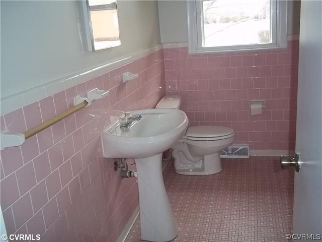 705 Fairlie Road Colonial Heights, VA 23834 - Photo 8 of 16 Gallery Image 8