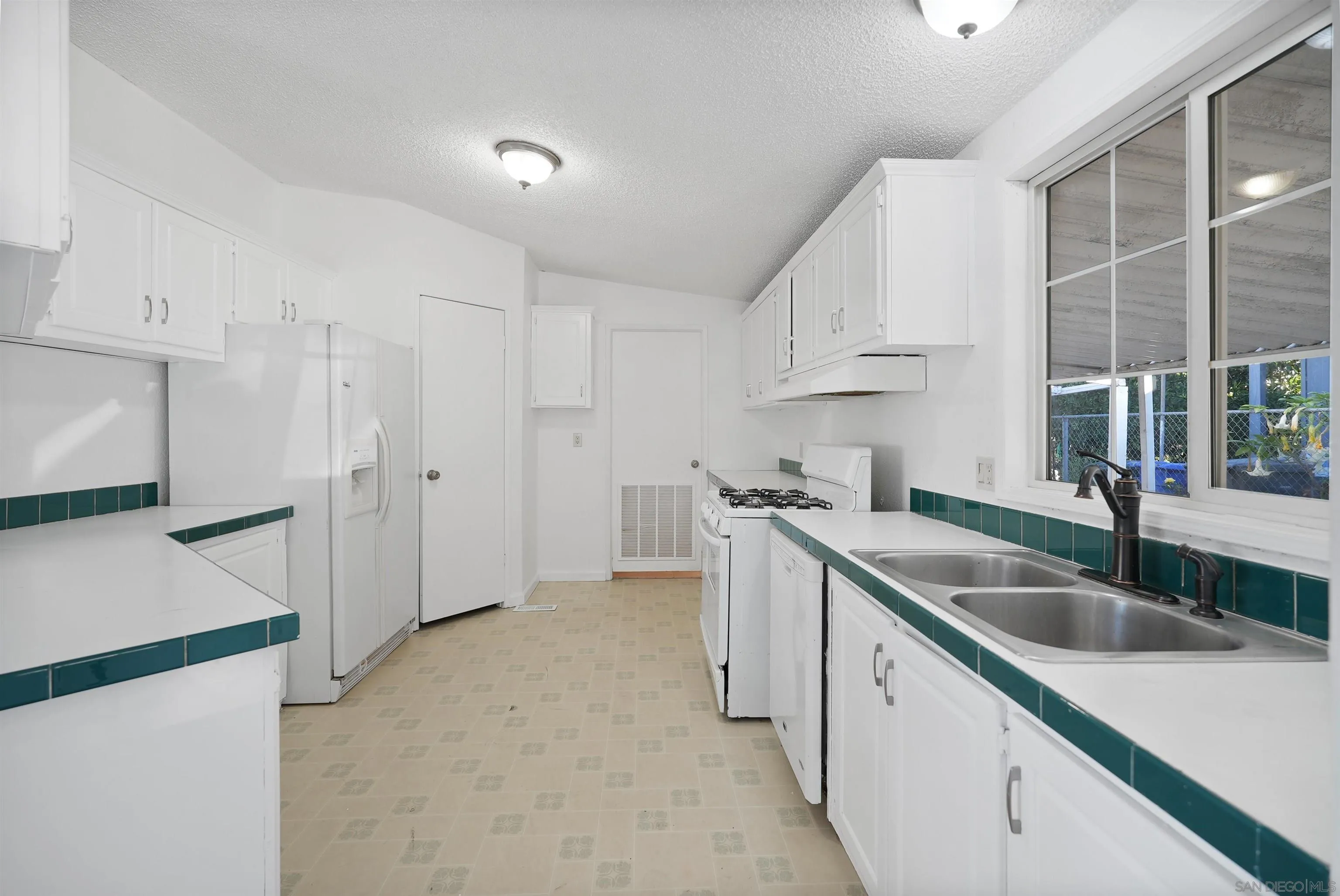 1455 Alturas Road, Unit SPC 18 Fallbrook, CA 92028 - Photo 16 of 50 a kitchen that has a sink and a stove in it