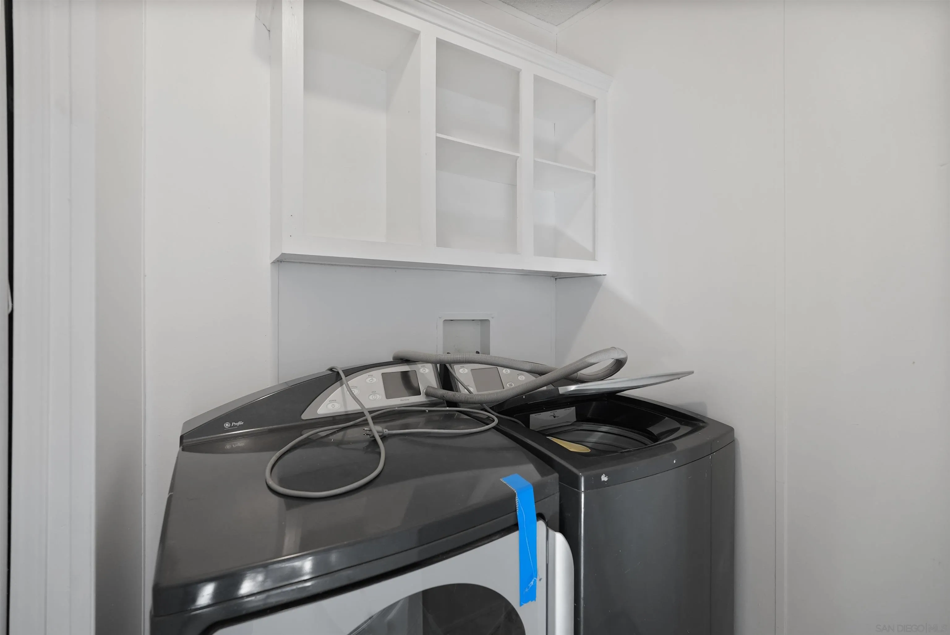 1455 Alturas Road, Unit SPC 18 Fallbrook, CA 92028 - Photo 21 of 50 a utility room with dryer and washer