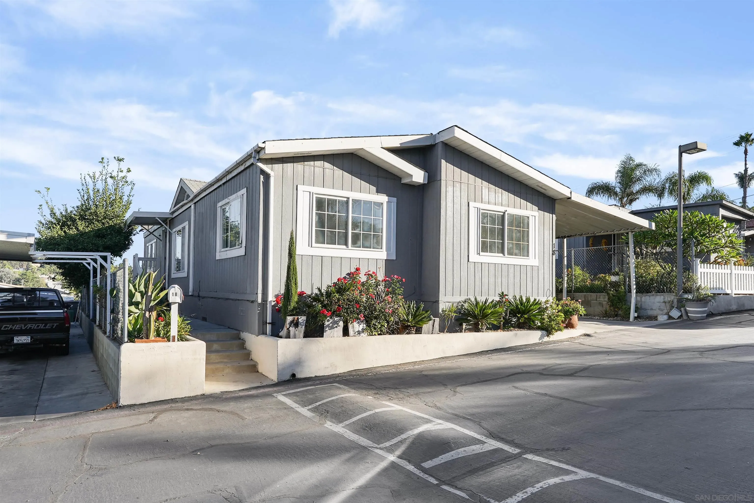 1455 Alturas Road, Unit SPC 18 Fallbrook, CA 92028 - Photo 33 of 50 a front view of a house with a yard