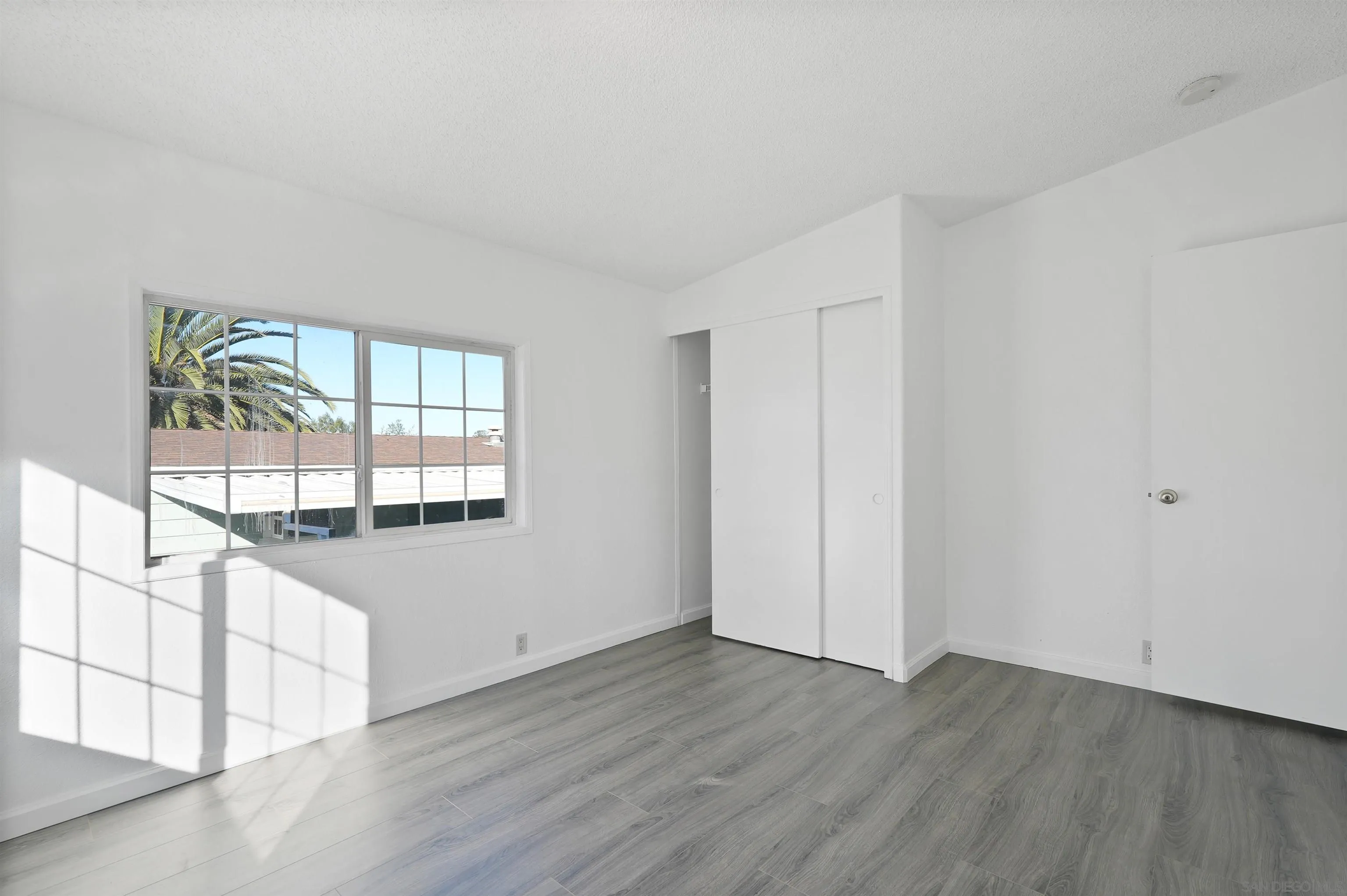 1455 Alturas Road, Unit SPC 18 Fallbrook, CA 92028 - Photo 7 of 50 an empty room with wooden floor and windows