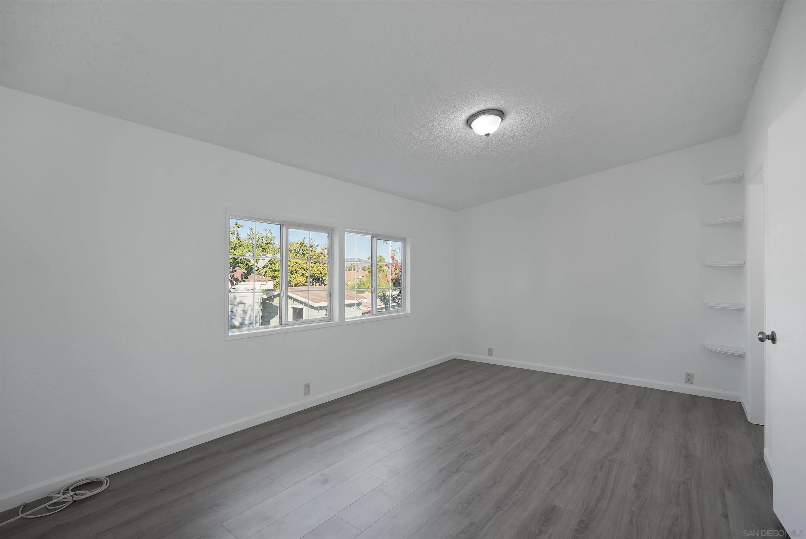 1455 Alturas Road, Unit SPC 18 Fallbrook, CA 92028 - Photo 10 of 50 an empty room with wooden floor and windows