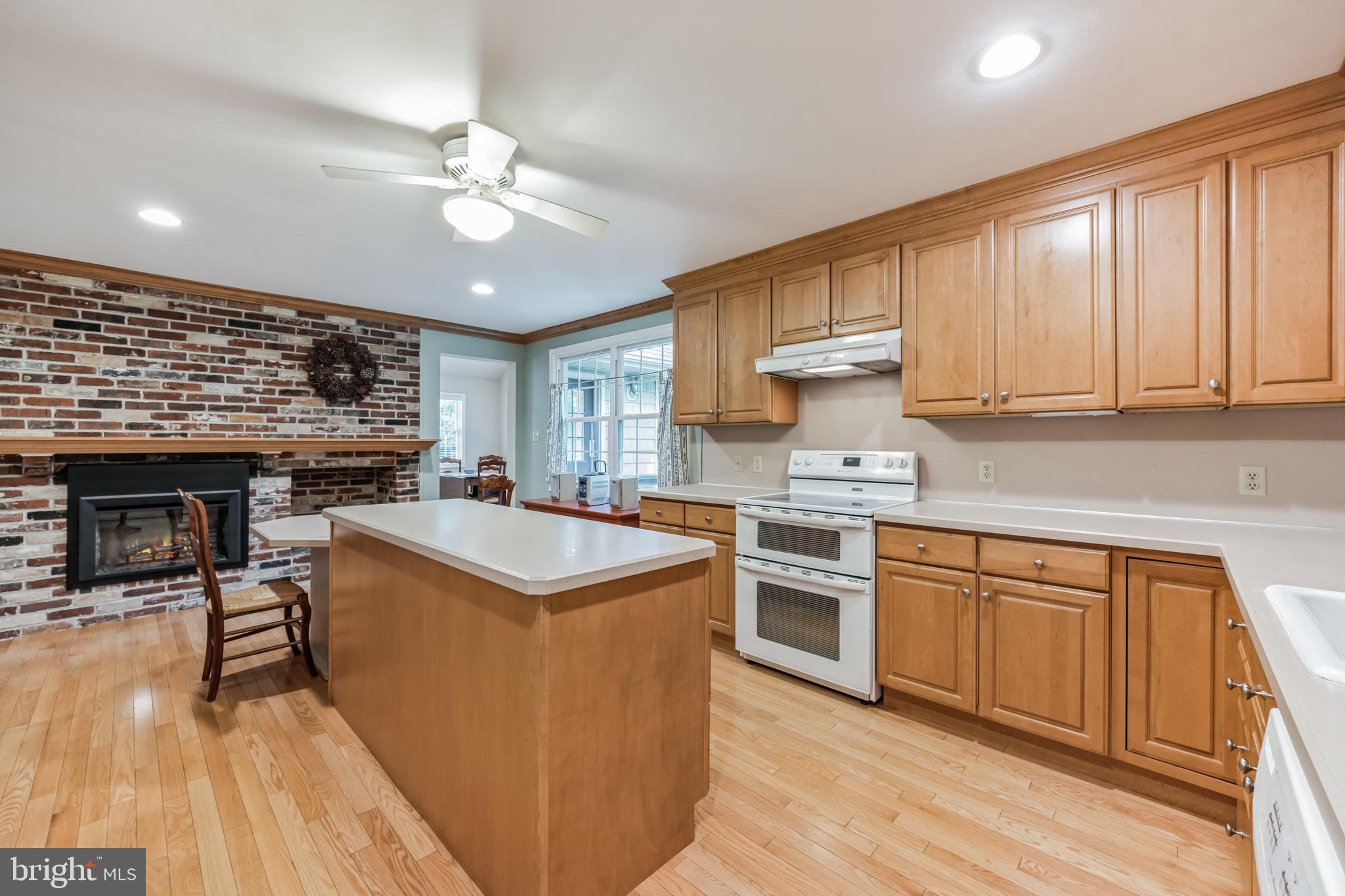 114 Rockingham Road Cherry Hill, NJ 08034 - Photo 4 of 33