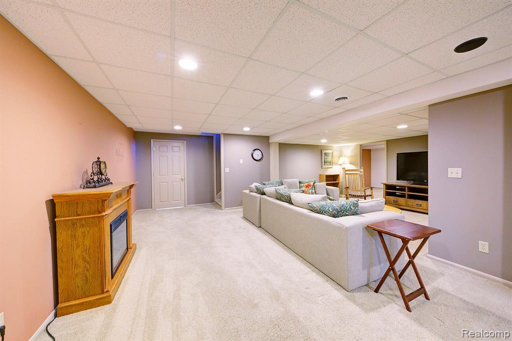 781 Sandalwood Road Canton, MI 48188 - Photo 33 of 35 Gallery Image 33