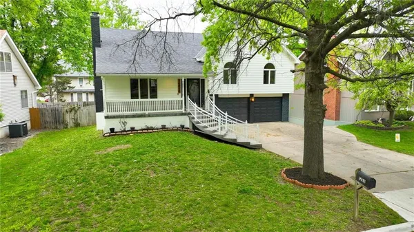 $420,000 | 1226 East Jamestown Drive, Olathe, KS 66062