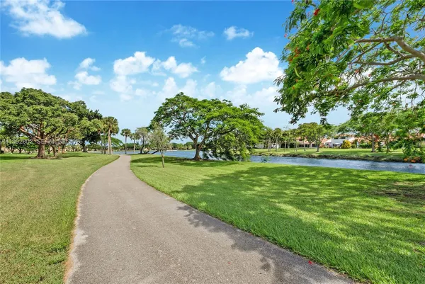 $2,050 | 10560 Southwest 156th Place, Unit 205, Miami, FL 33196