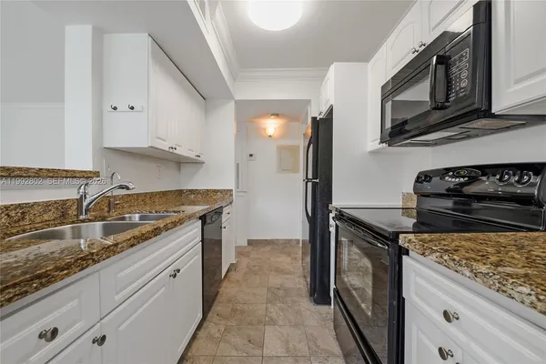 $2,050 | 10560 Southwest 156th Place, Unit 205, Miami, FL 33196