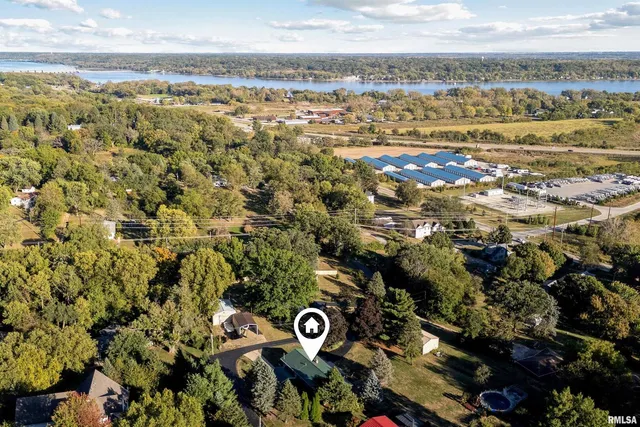 $405,000 | 6887 Colonial Avenue, Bettendorf, IA 52722