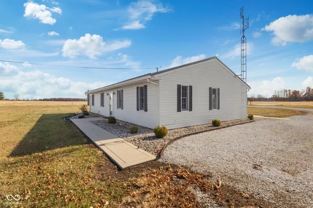 $349,900 | 11757 East 1000 South, Upland, IN 46989