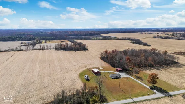 $349,900 | 11757 East 1000 South, Upland, IN 46989