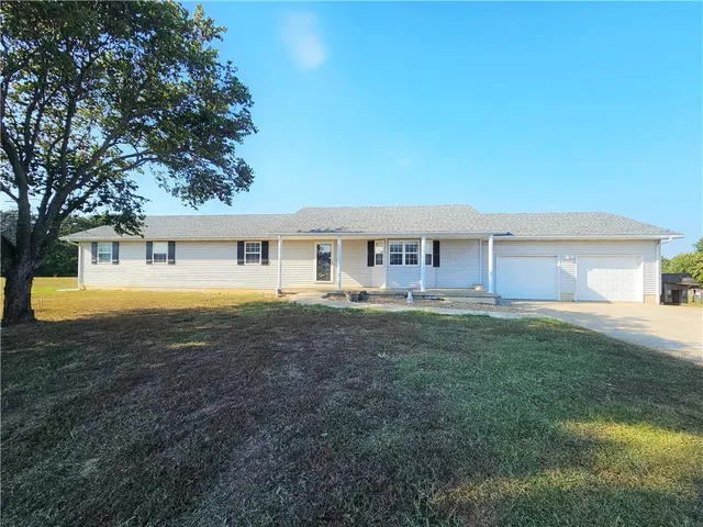 $524,900 | 4215 320 Road, El Dorado Springs, MO 64744