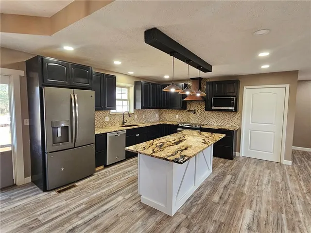 $524,900 | 4215 320 Road, El Dorado Springs, MO 64744