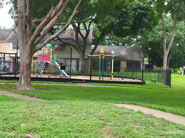 a view of a yard in front of a house
