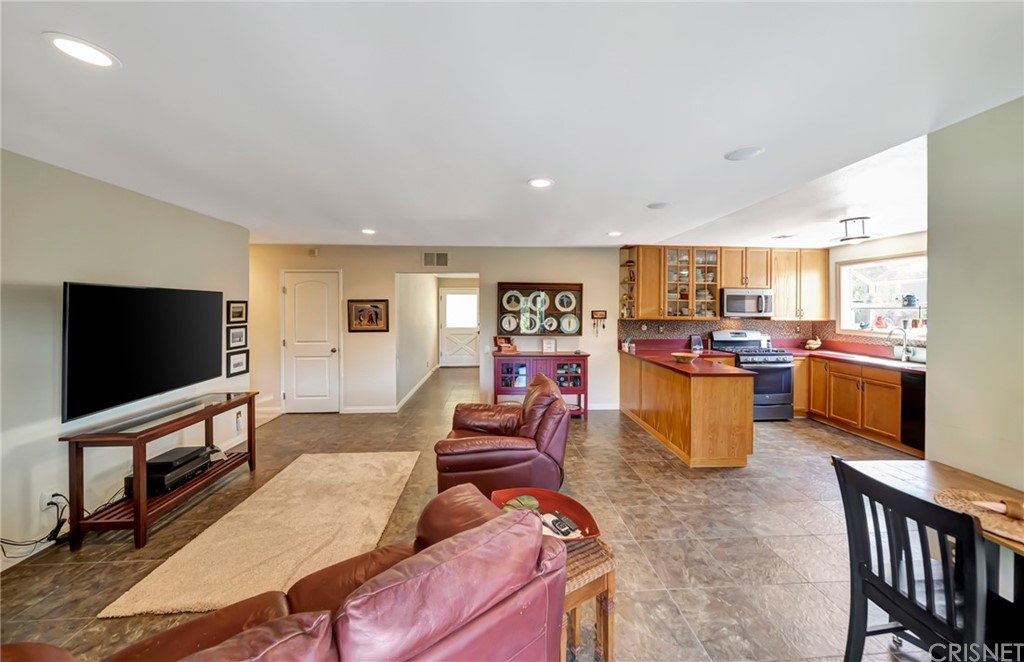 24304 Highlander Road West Hills, CA 91307 - Photo 22 of 29